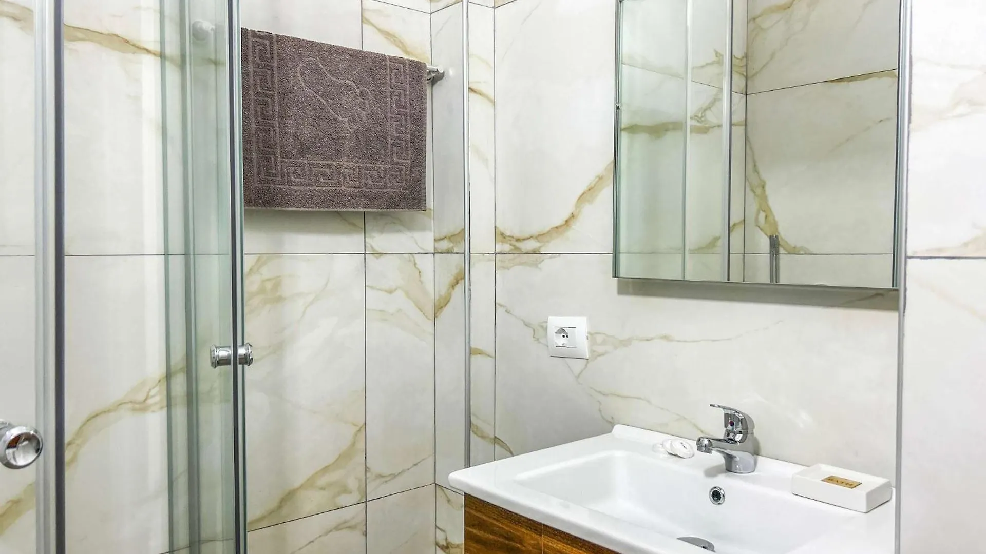 801 Vibes Apartment Durres