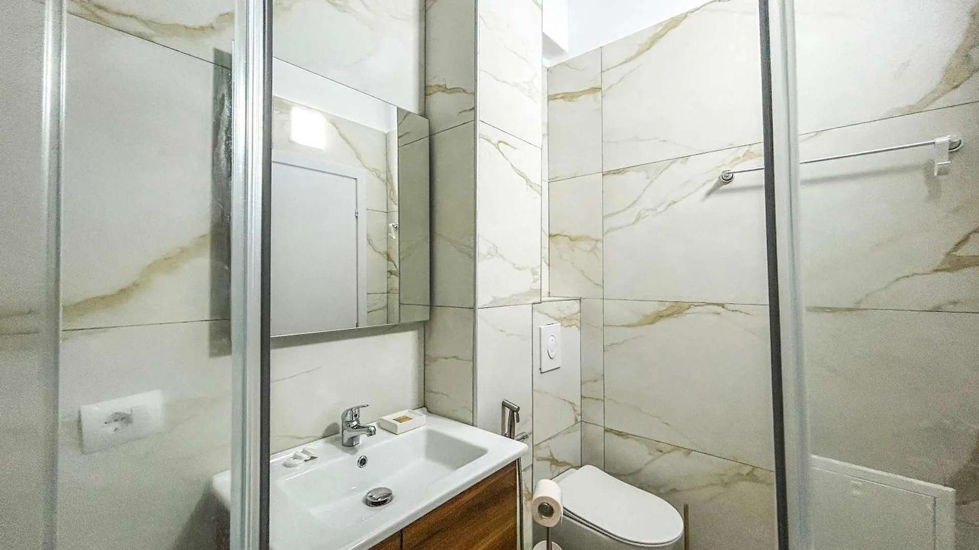 801 Vibes Apartment Durres